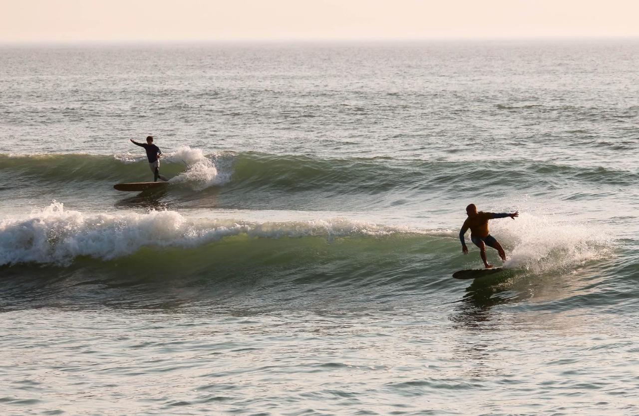 Surfivor Surf Camp Hotel Езмориз Екстериор снимка
