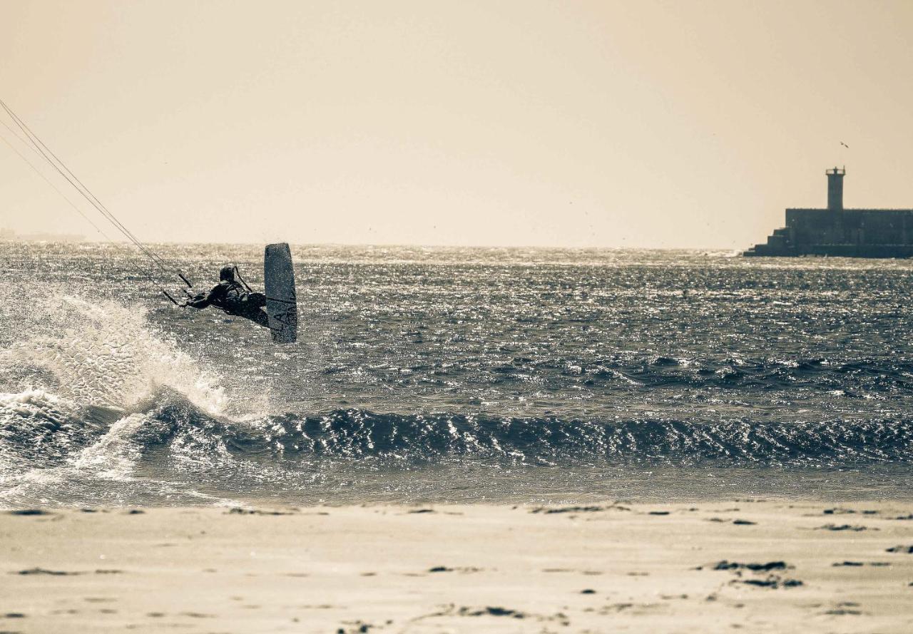 Surfivor Surf Camp Hotel Езмориз Екстериор снимка