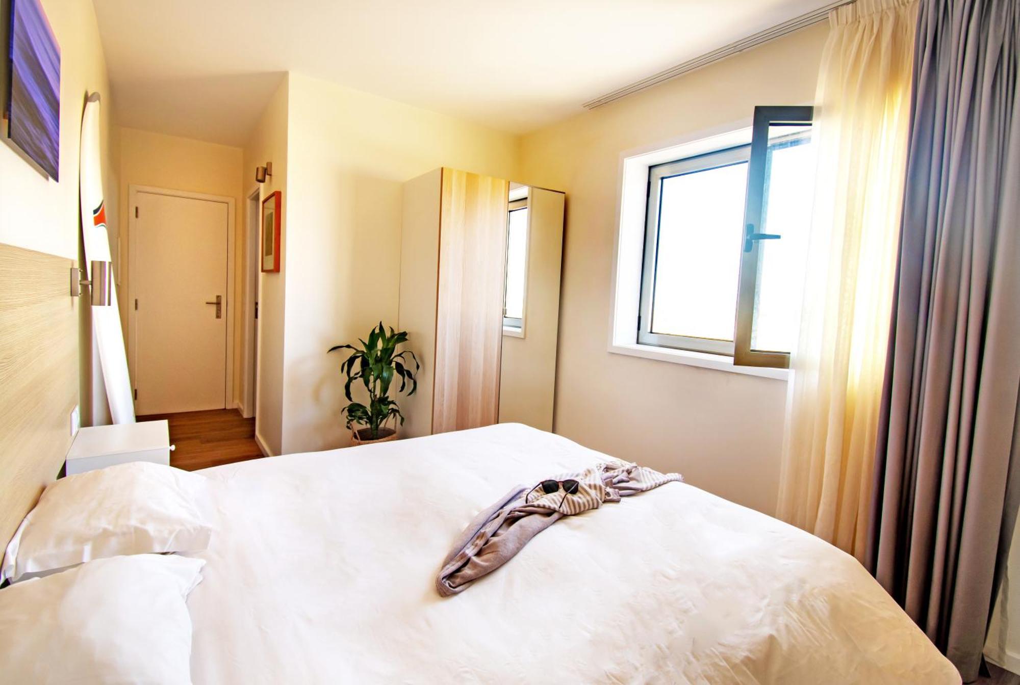 Surfivor Surf Camp Hotel Езмориз Екстериор снимка
